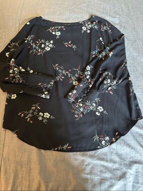 Ann Taylor Black Floral Button-Cuff Blouse with Cream and Red Blooms